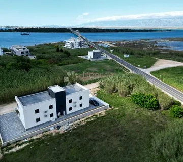 PRIVLAKA - MODERAN PENTHOUSE S4 SA KROVNOM TERASOM - cover