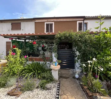 Novigrad Okolica, Kuća U Nizu Sa Zemljištem - Samo U Dogmi