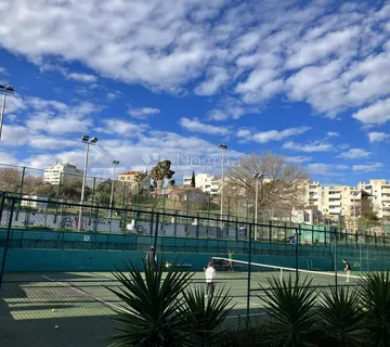 Firule, Stan Na Atraktivnoj Lokaciji - Split