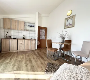Stan U Novigradu Na Traženoj Lokaciji Sa Pogledom Na More