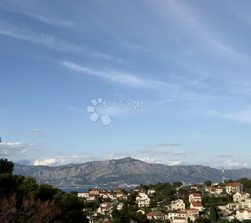 PRILIKA: Mirno građevinsko zemljište (P-5) na otoku Braču - Splitska, Supetar