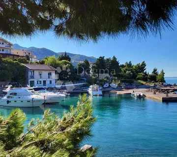 Apartman Uz More S Pogledom Namješten - Cesarica, Karlobag