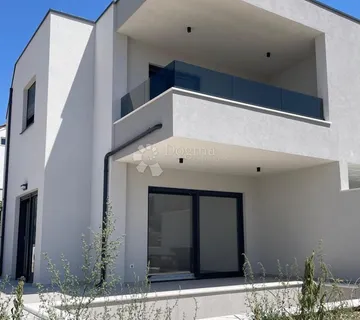 Dvojna Kuća S Privatnim Bazenom U Vodicama - Vodice