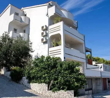 Stan: Arbanija 100m2 2.kat - cover