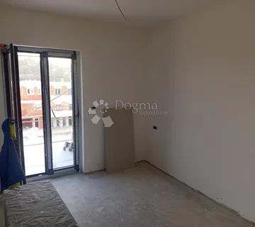 Penthouse na prodaju, 131 m2, mirna lokacija s predivnim pogledom na prirodu, Pula