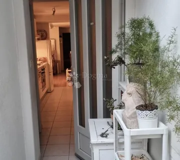 Etažiran stan u kamenoj kući, Matejuška, Split