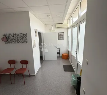 POSLOVNI PROSTOR 200m2 – ZAKUP, CENTAR VIŠKOVA - Viškovo