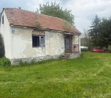 KUĆA + ZEMLJIŠTE 1330 m2 - POTENCIJAL - Kamena Gorica, Novi Marof
