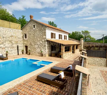 Drvenik, kamena vila s bazenom - Drivenik, Vinodolska općina