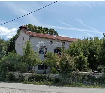 Samostojeća kuća, 405m2, Roč - Roč, Buzet
