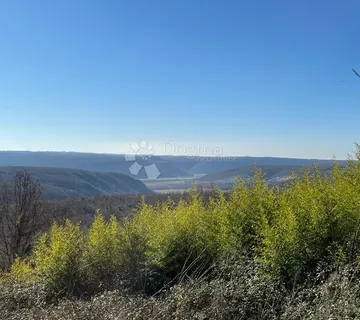 Buje, Zemljište Sa Jedinstvenim Pogledom