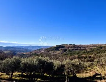 Prekrasno zemljište s panoramskim pogledom na prirodu - Draguć, Cerovlje
