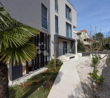 Pekrasan stan sa dvorištem u Diklu - Diklo, Zadar