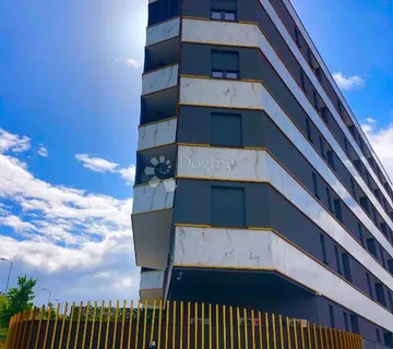 Zgrada Cesarica, stan za dugoročan najam + PM, dostupan odmah! - cover