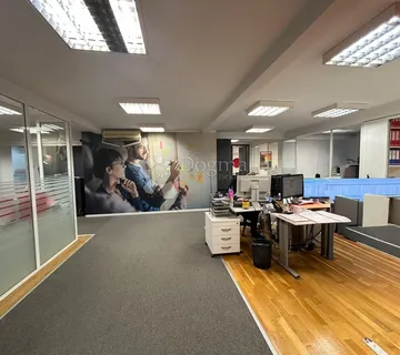 Odličan  poslovni kompleks - cover