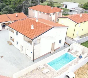 KOMPLEKS APARTMANA BLIZINA MORA - cover