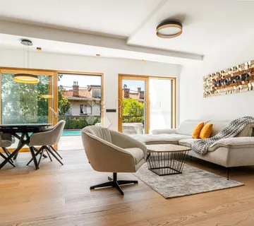 Luksuz blizu mora - cover