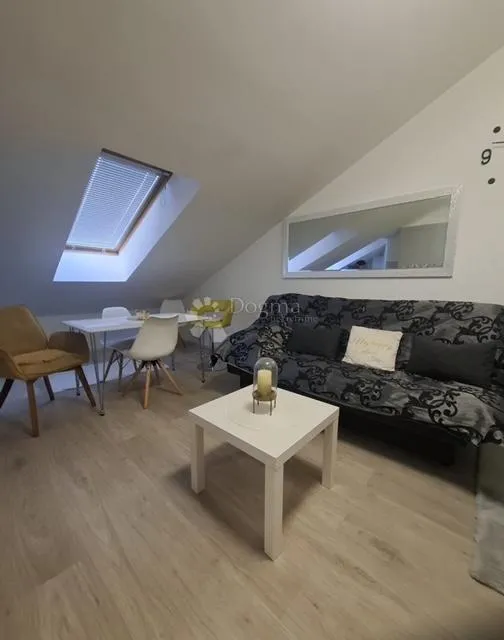 Atraktivan stan u srcu grada- 500 m od mora! - cover