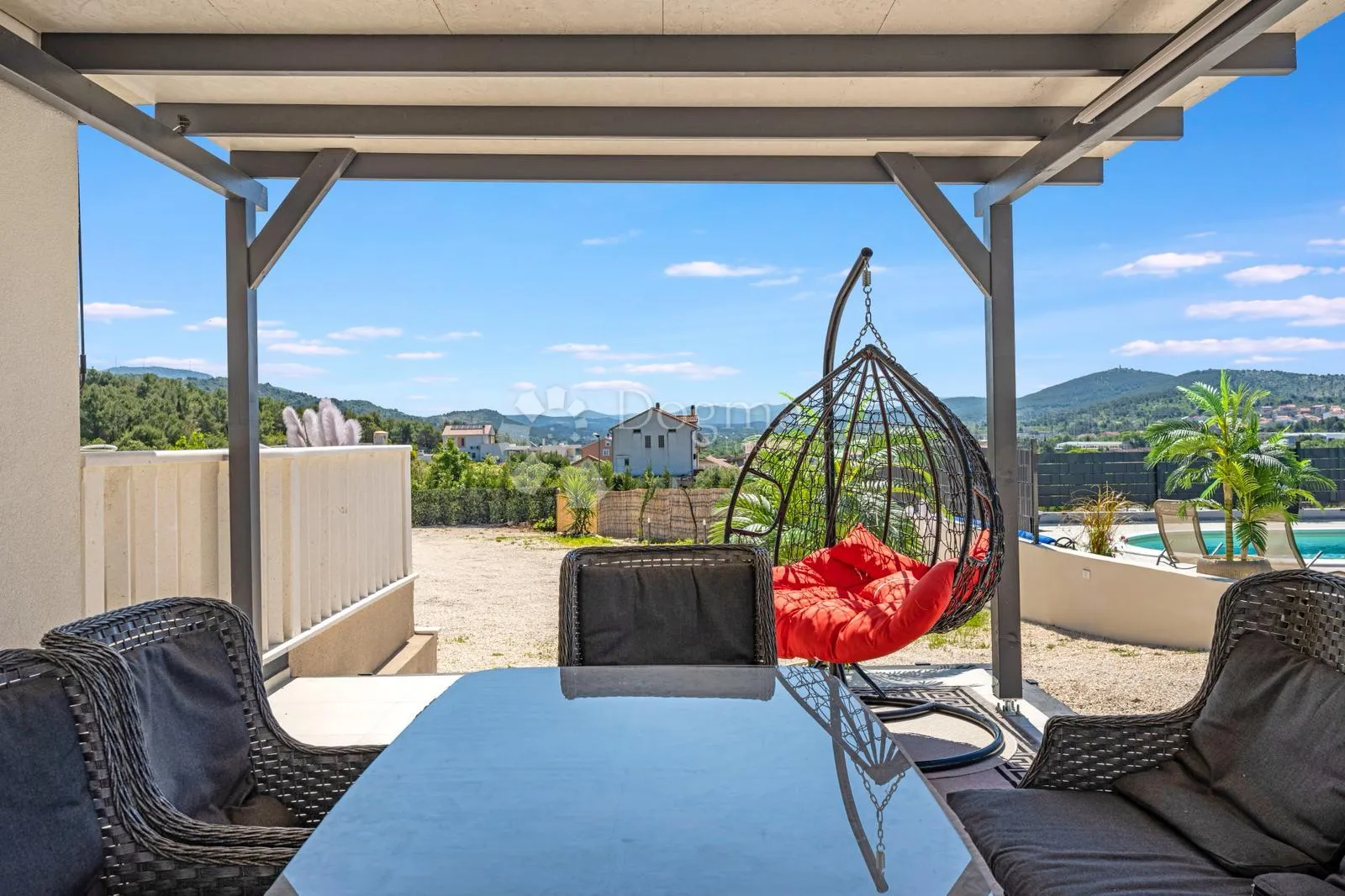 PREKRASNA PRIZEMNA VILA S OČARAVAJUĆIM POGLEDOM I AMBIJENTOM – BILICE KRAJ ŠIBENIKA - cover