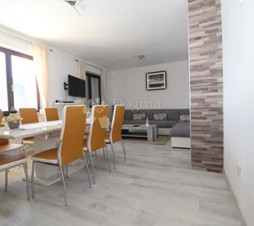 SMOKVICA KRMPOTSKA KUĆA NA 10M OD MORA! - cover