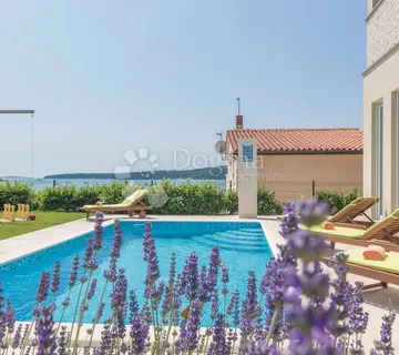 ISTRA POMER MODERNA VILLA 2 RED DO MORA - cover