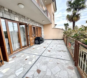 Rijetkost na tržištu - Kuća u Lovranu blizu svih sadržaja - cover