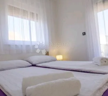 VODICE - atraktivna kuća moderno namještena - cover