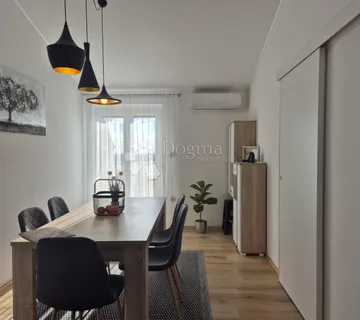 Osunčan stan s pogledom na Brijune - cover