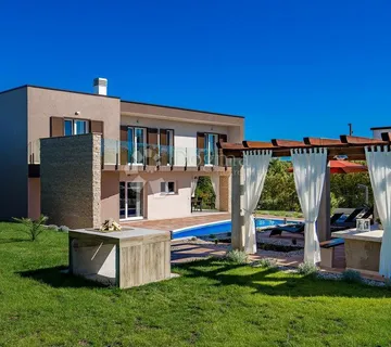 LABIN, KUĆA S BAZENOM NA MIRNOJ LOKACIJI - cover