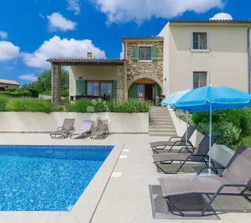 Šarmantna vila na brežuljku - Buje