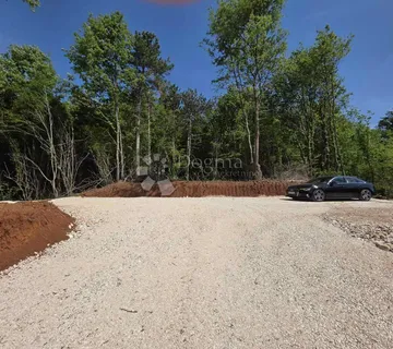 Građevinsko zemljište 4.816 m2 u okolici Labina