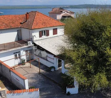 Kuća s poslovnim prostorom 50 m od mora - cover