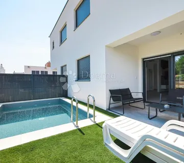 Moderna dvojna kuća s bazenom – Privlaka, 150 m od mora S4
