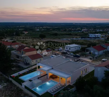 POLJICA BRIG - VILLA S BAZENOM, NOVOGRADNJA - cover