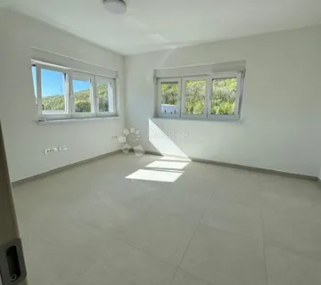 Poslovni prostor 173 m² za najam - Škurinje - Rijeka