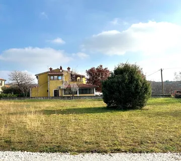 VODNJAN – lijepa parcela s dva pristupna puta
