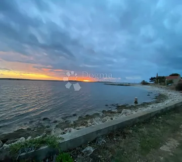 Premuda građevinsko zemljište na odličnoj lokaciji - Premuda, Zadar