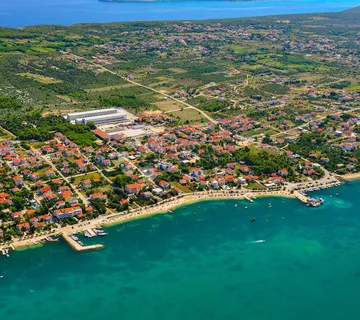 Građevinsko zemljište – Vrsi, 953 m², 1 km od mora