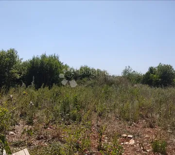 Zemljište blizu Pule, više od 9000m2, prvi red do građevinskog područja - Galižana, Vodnjan