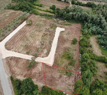Brtonigla, atraktivno građevinsko zemljište u mirnom mjestu