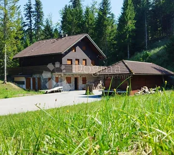 GORSKI KOTAR - PLANINSKA KUĆA NA 20.000 m2 OKUĆNICE - Ravna Gora