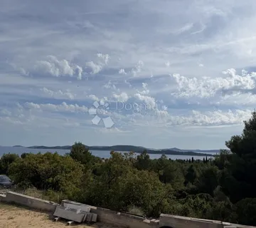Top lokacija! Građevinsko zemljište s pogledom na more – Vodice (P-4)