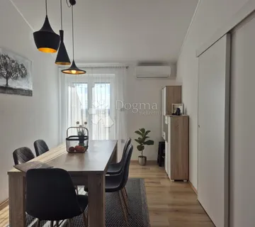 Osunčan stan s pogledom na Brijune - Vodnjan