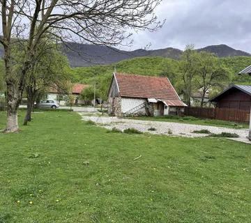 Brušane Kuća I Novi Pomoćni Objekt Stambene Namjene 4200m2 - Brušane, Gospić