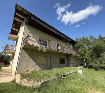 Knin – kuća blizu izvora Krke! Idealna za turizam ili više stanova - cover
