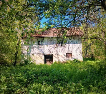 Bajkovito imanje uz Unu i Štrbački Buk – 3000 m² mira i prirode za samo 30.000 € - Nebljusi, Donji Lapac