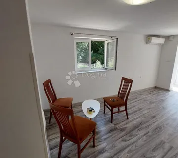 Kraljevica, apartman sa vrtom - cover