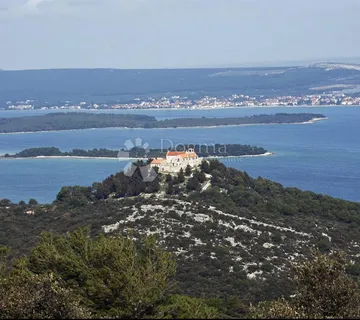 Interesantna i posebna lokacija! Otok Babac-građevinsko zemljište! - Pašman