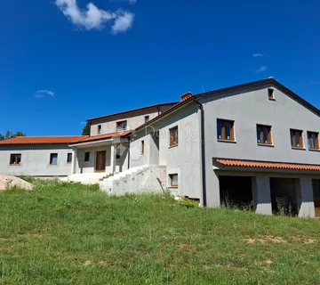 Villa u Rovinjskom Selu, ROH BAU 550 m2, sa građevinskom okućnicom - cover