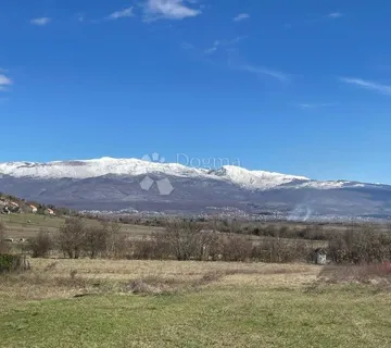 Građevinsko zemljište Sinj, idealno za obiteljsku kuću. - Brnaze, Sinj